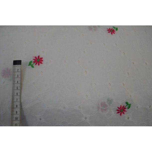 Broderi anglaise Hvid m/blomster