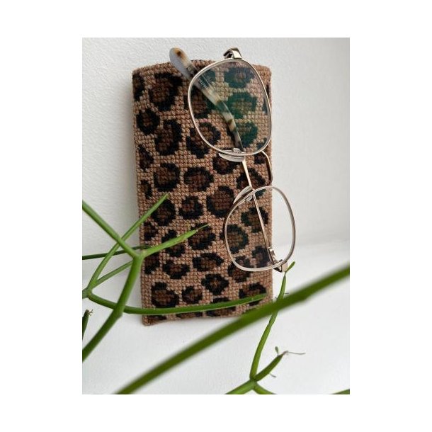 See the Leopard, brilleetui