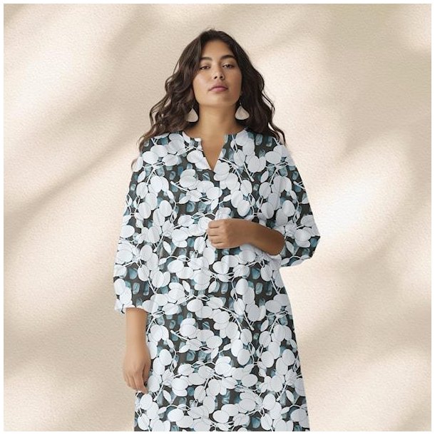 Blue Light and Lush 25 Summer