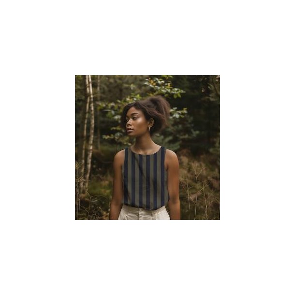 Light and Lush, Navy