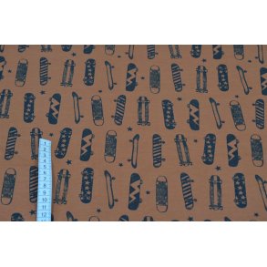 Isoli Br�ndt orange m/Skateboard