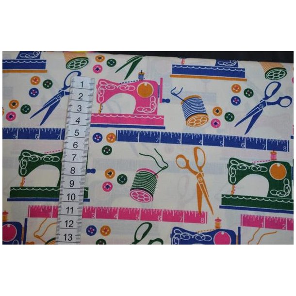 Symaskine, saks , n�l og tr�d