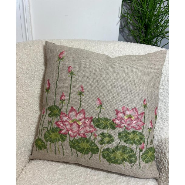 Pink Lotus Flowers, pude